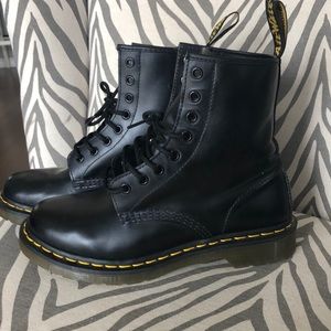 Women’s Dr. Marten Boots - size 8us, 39eu